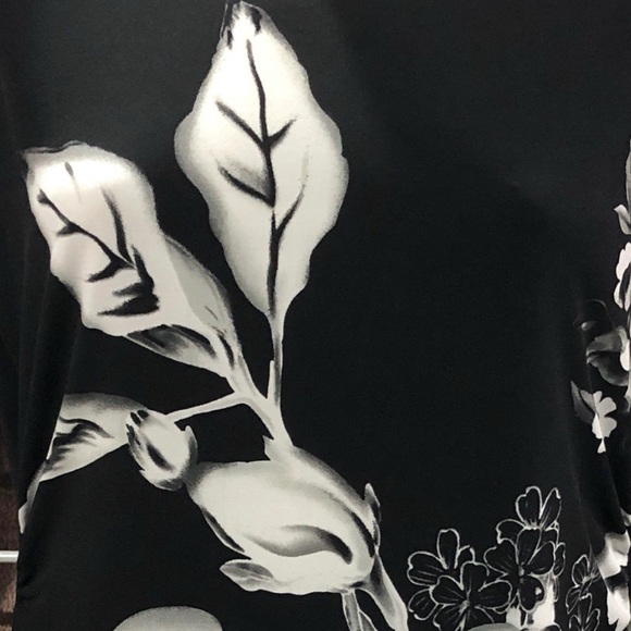 🪩✨🥂 Host Pick 🥂 Floral Black and White Dress - Picture 5 of 7